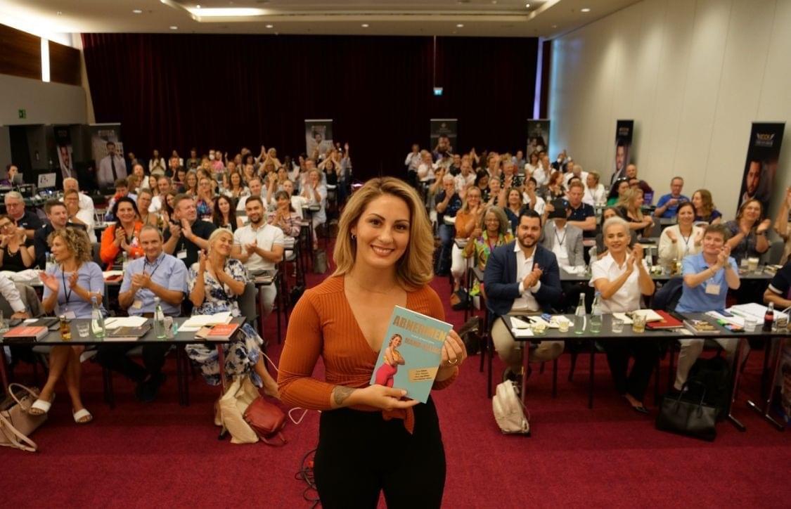 wissenschaftlichen Erkenntnissen in den Bereichen Ernährung und Fitness praktische Ratschläge zur Umstellung der Ernährung,